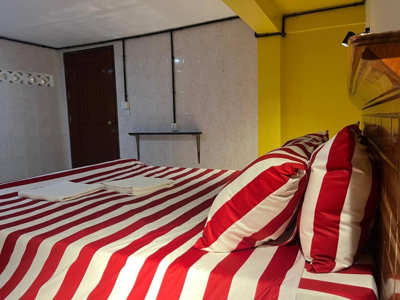 Por Chey Guesthouse Battambang Ngoại thất bức ảnh
