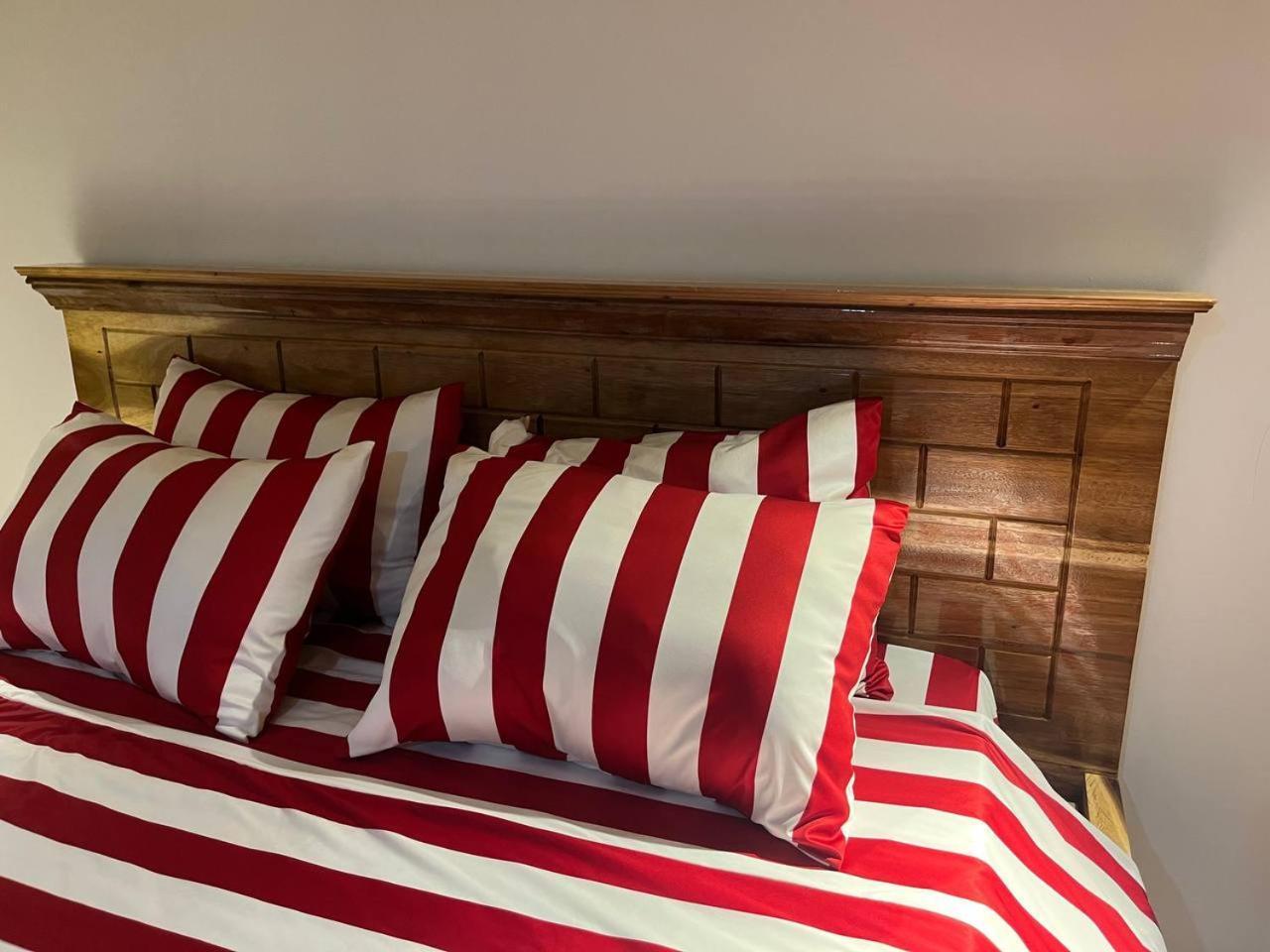 Por Chey Guesthouse Battambang Ngoại thất bức ảnh