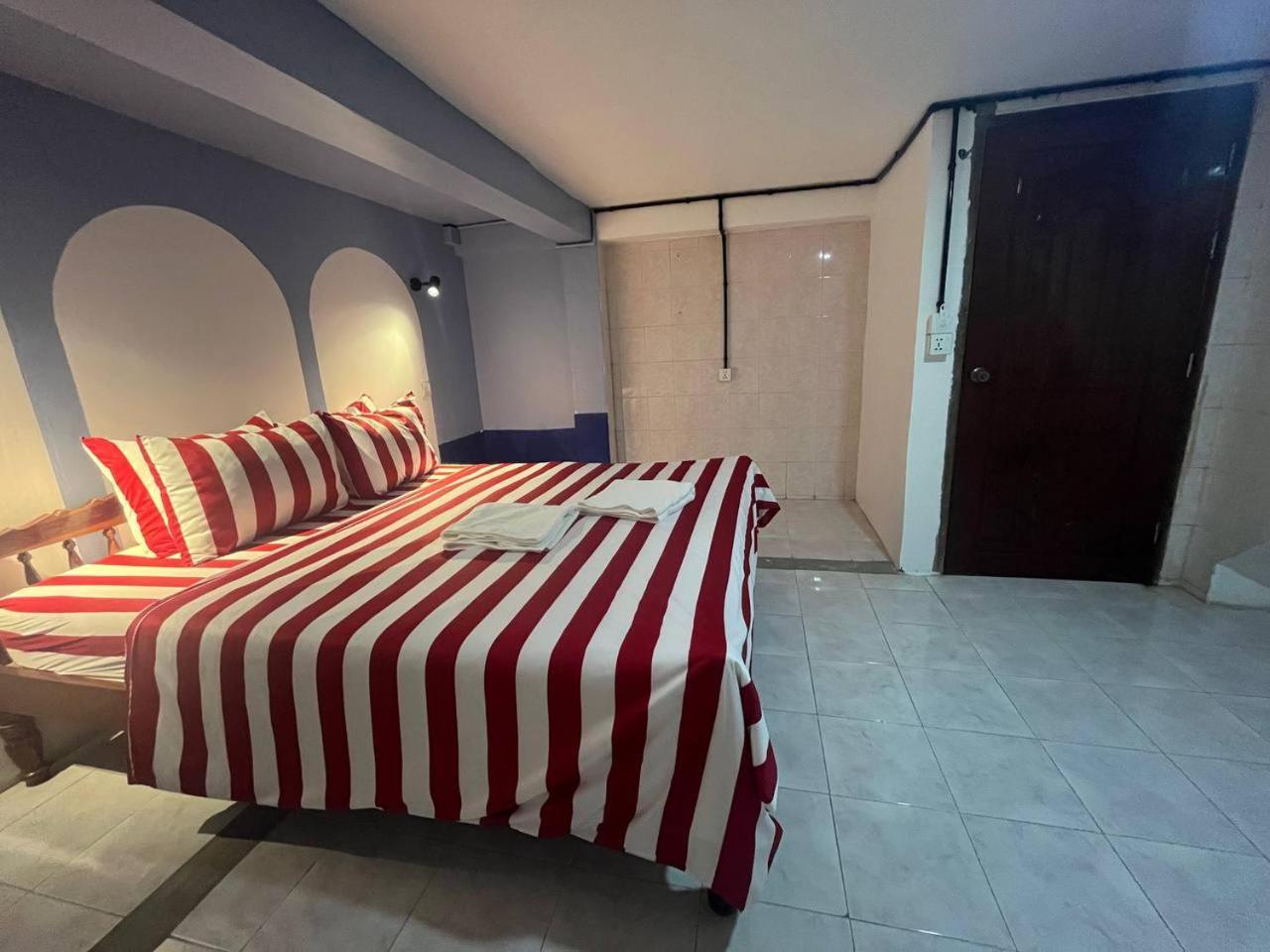 Por Chey Guesthouse Battambang Ngoại thất bức ảnh